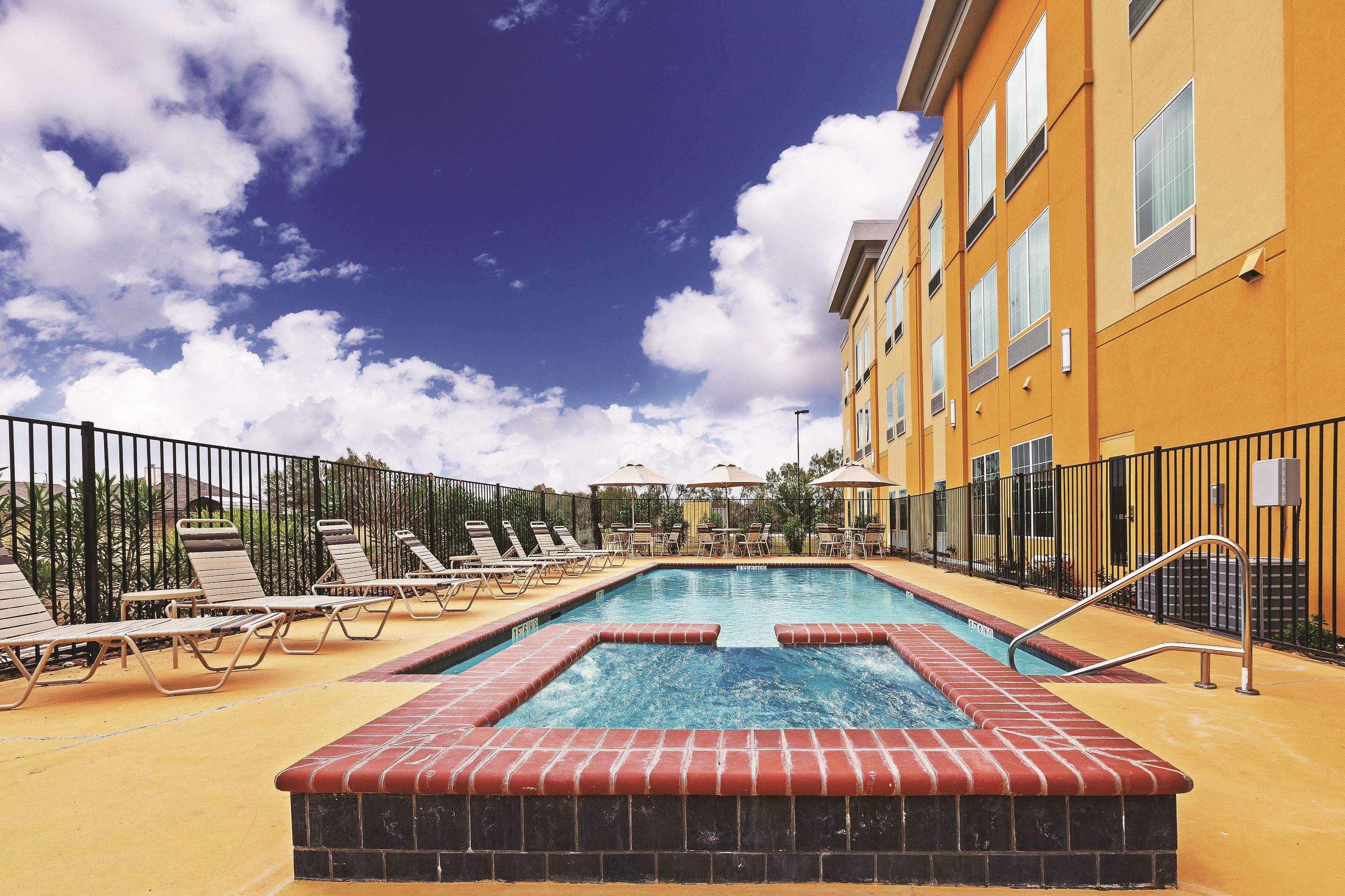 Hotel La Quinta By Wyndham Jourdanton - Pleasanton Exteriér fotografie
